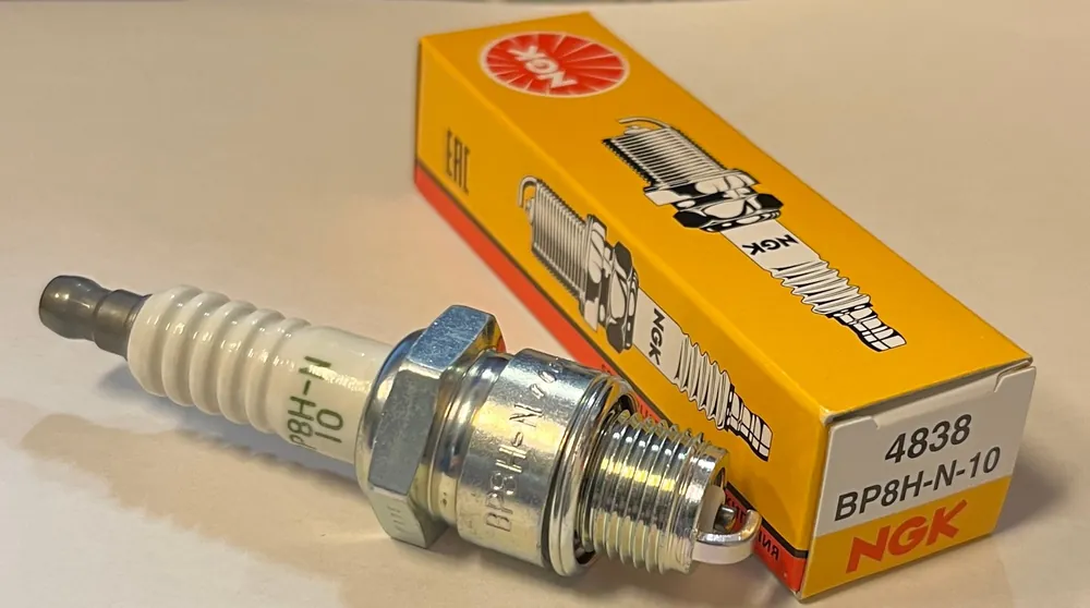 Begränsat antal Tändstift NGK BP8H-N-10 (Nytt) – Marin & Utombordare