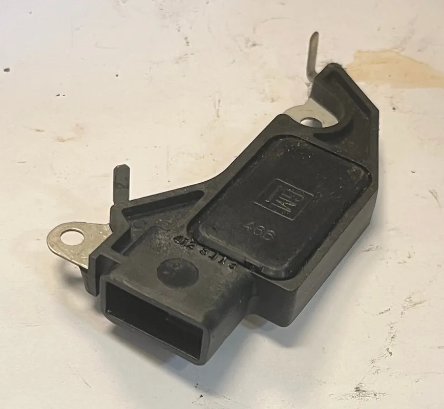 Outlet Spänningsregulator GM 1986-1997 passar CS130 & CS144