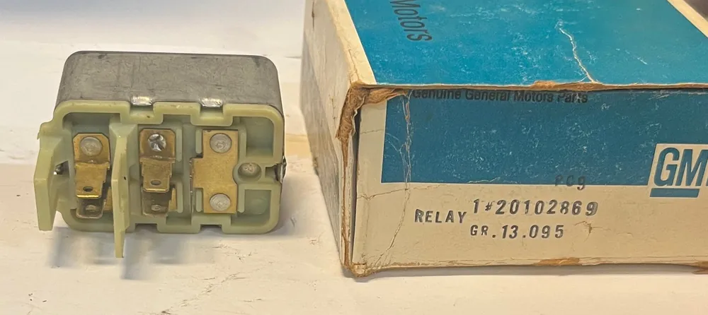 RELÄ (NOS) – BRÄNSLEPUMP / ELEKTRONIK GM 1982-93 20102869 NOS Rea