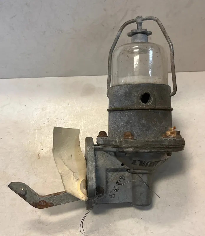 Outlet Bränslepump 241 + 265 International Truck 1950-1962 , BC 4439 fabriksrenoverad