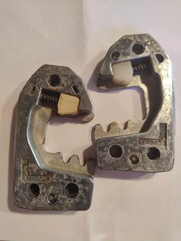 Extra rabatt DÖRRLÅS DELEN PÅ A-STOLPEN “STRIKER PLATES” 1963-64 GM