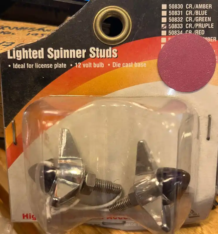 Extra rabatt Spinners kromade (1-par) fastener nummerskylt lila purple belysning