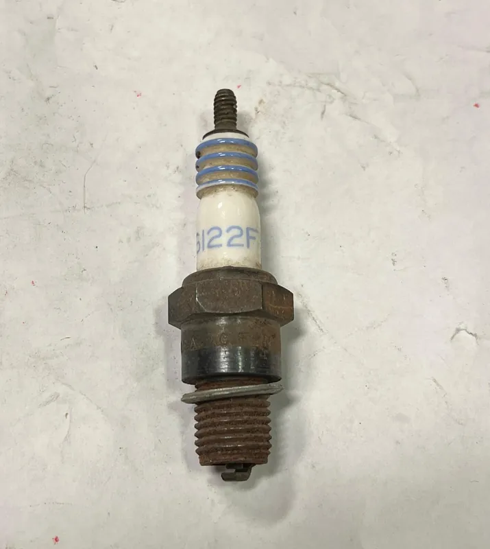 NOS Tändstift AC Delco S122F – Honda, Yamaha (125cc / 175cc m.fl. Lägg i varukorgen