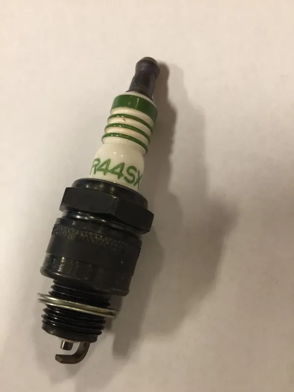 TÄNDSTIFT BUICK OLDS PONTIAC V6 231cui 3,8L HEI 1975-76 , AC DELCO R44SX Endast denna vecka