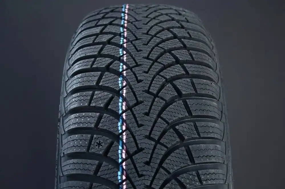 Populärt val 185/55R15 GOODYEAR ULTRAGRIP 9+ FRIKTION
