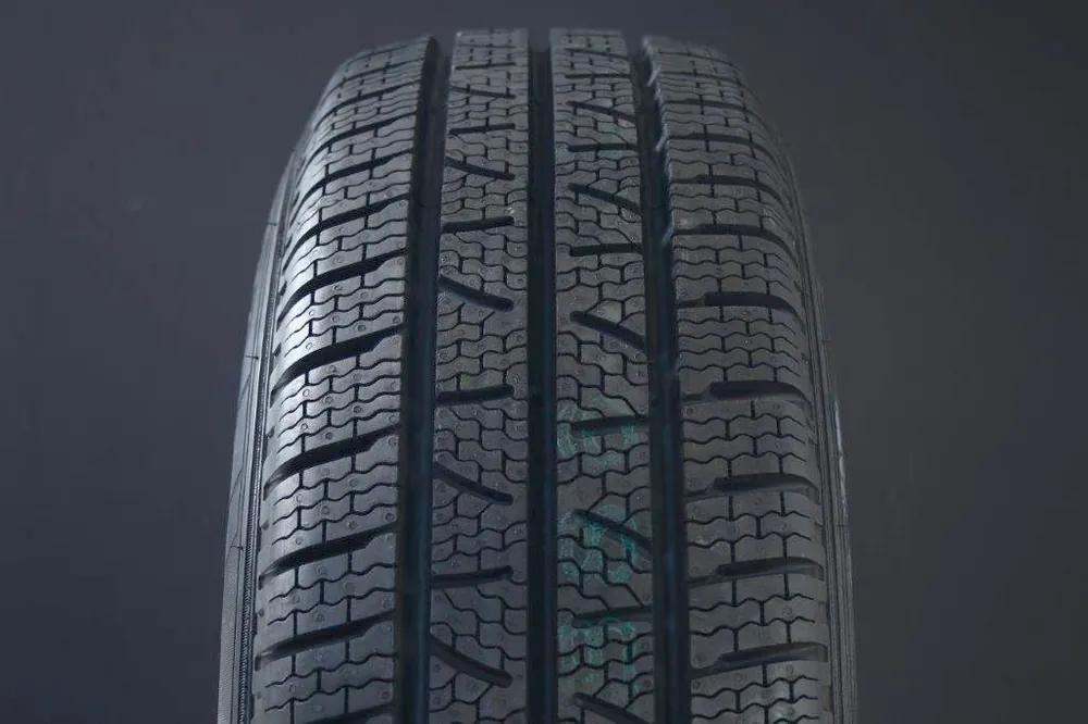 Erbjudande 215/70R15 PIRELLI CARRIER WINTER FRIKTION