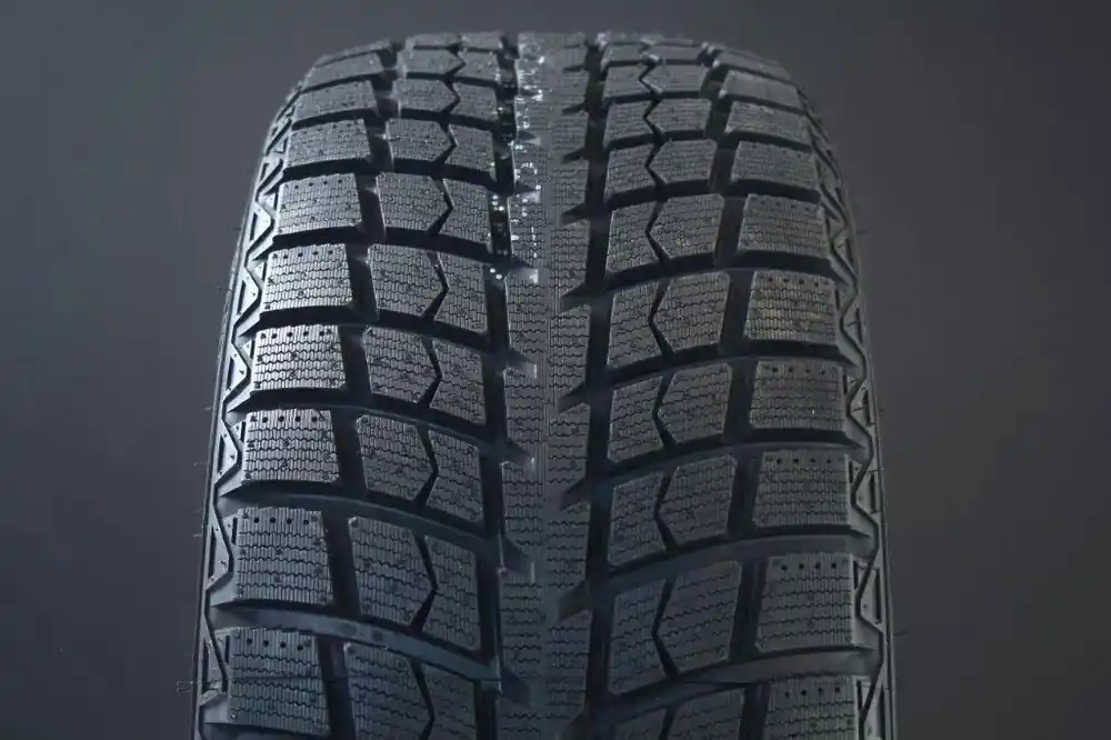 235/75R15 LINGLONG GREENMAX WINTER ICE I-15 FRIKTION Trygg betalning