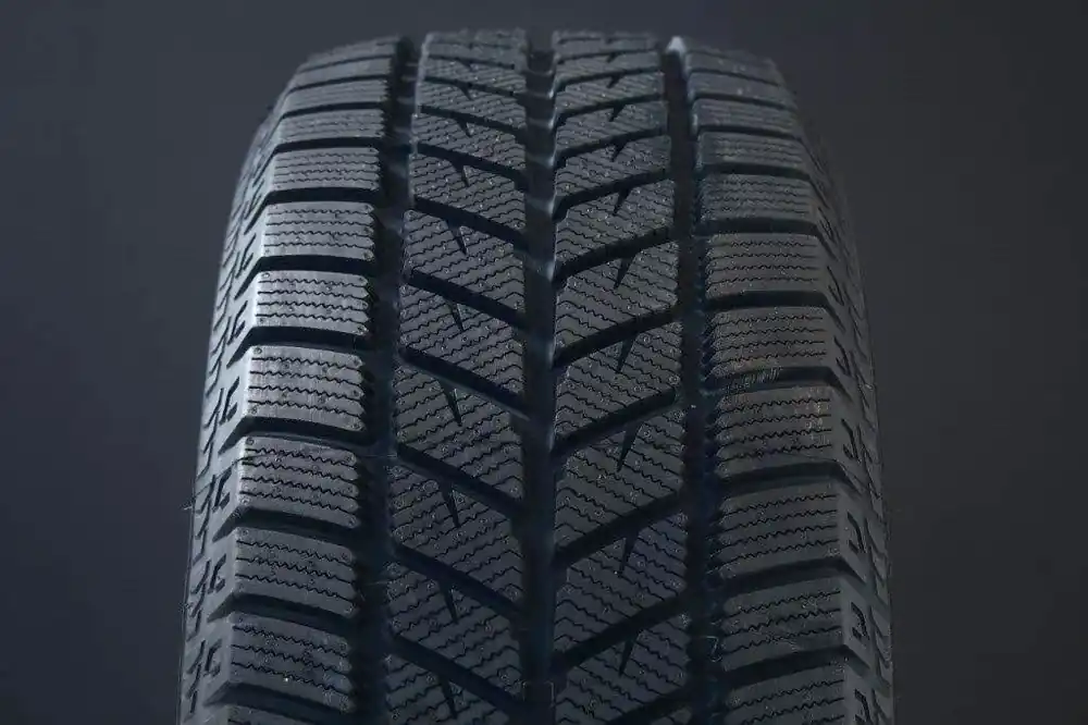 215/55R16 DYNAMO SNOW-H MWH01 FRIKTION Lågt pris
