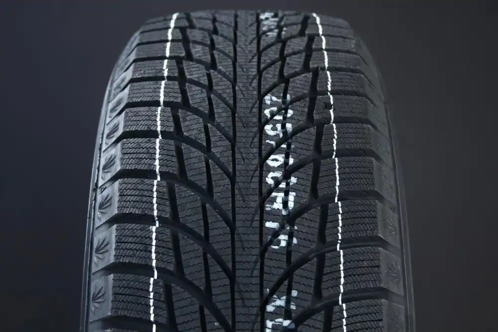 Expressleverans 215/55R17 KUMHO WINTERCRAFT ICE WI51 FRIKTION