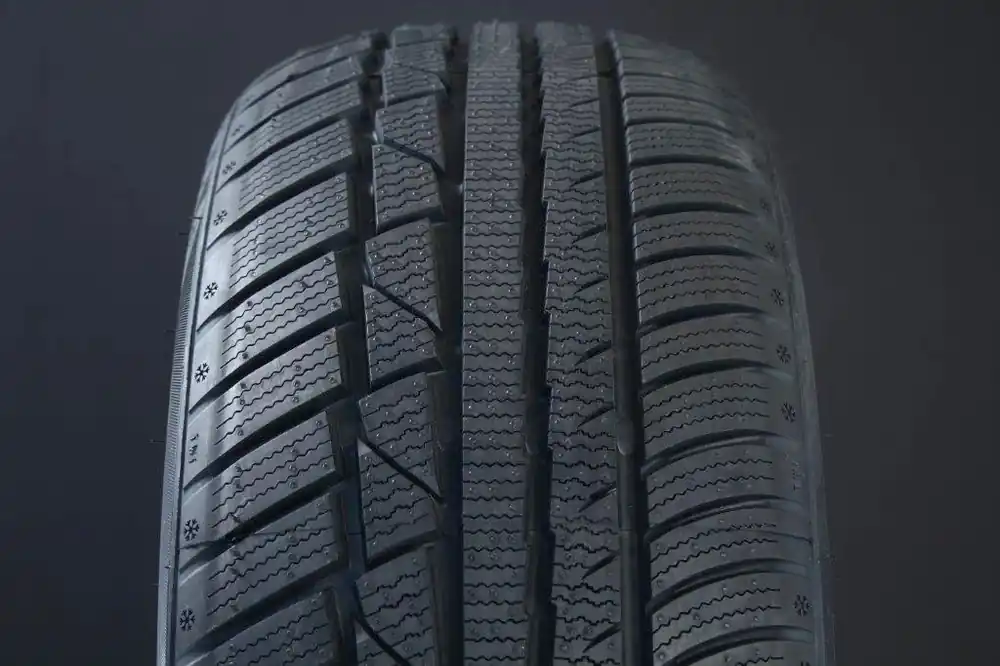 Rabatter 215/55R17 LINGLONG GREEMAX WINTER UHP FRIKTION