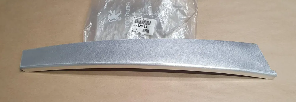 Dörrlist - Peugeot 405 fram höger Begränsat erbjudande