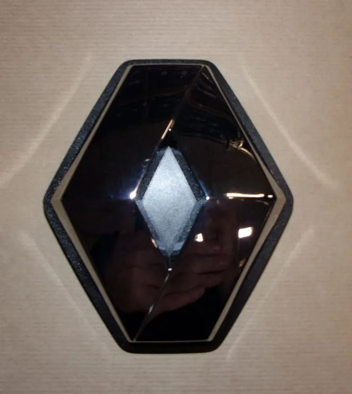 Fynd Emblem - Renault Scenic III